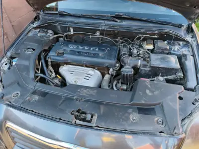 Auto Toyota avensis sedán gris 2006 - miniatura 5