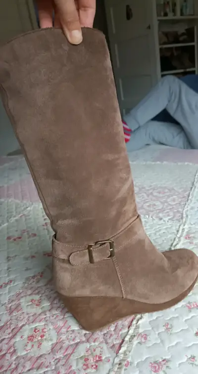 Botas de cuero con tacón cuña - miniatura 2