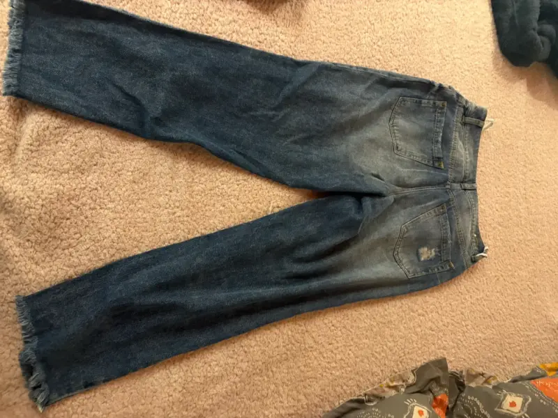 Jeans desgastados azul con roturas - 2