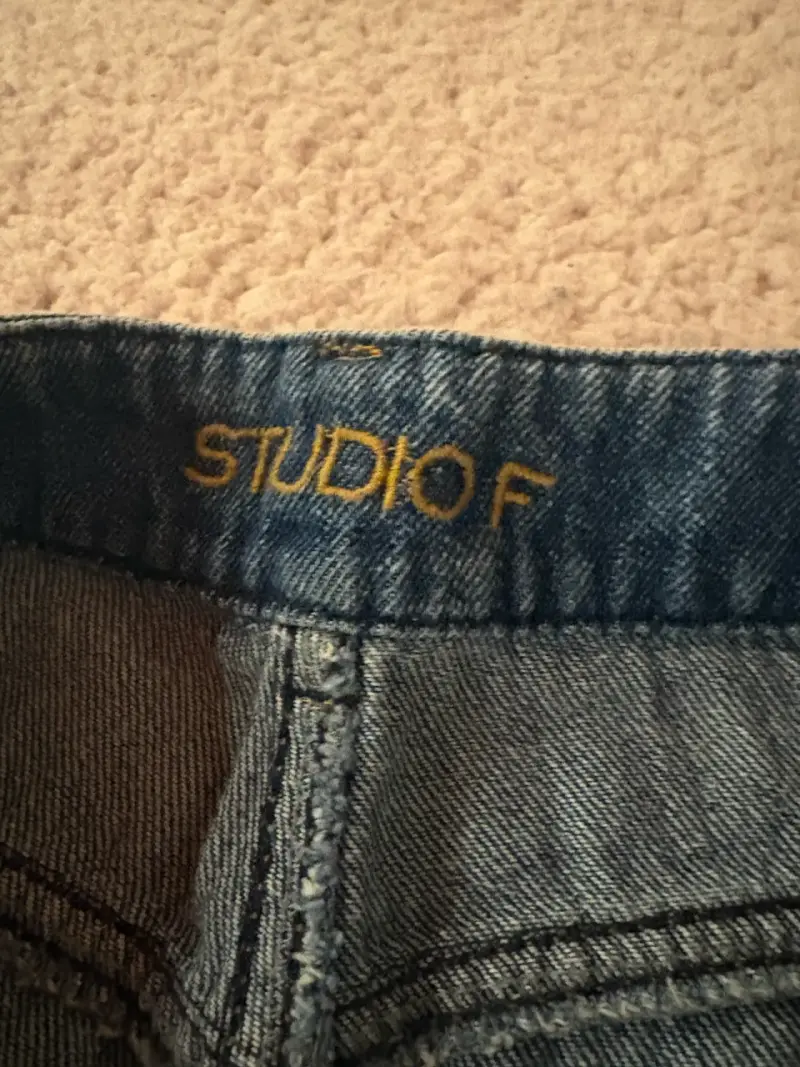 Jeans desgastados azul con roturas - 3