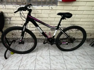 Bicicleta Jeep montaña negra - miniatura 1