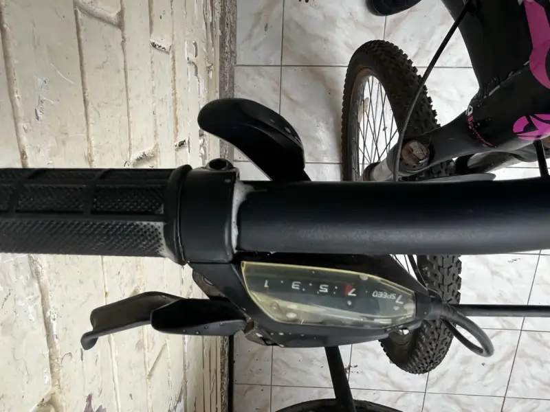 Bicicleta Jeep montaña negra - 2