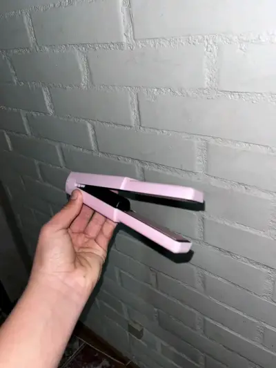 Plancha de pelo inalámbrica rosa - miniatura 2