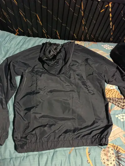Cortaviento negro estilo casual - miniatura 3