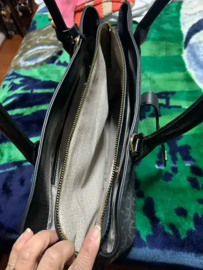 Cartera negra de mano elegante - miniatura 2
