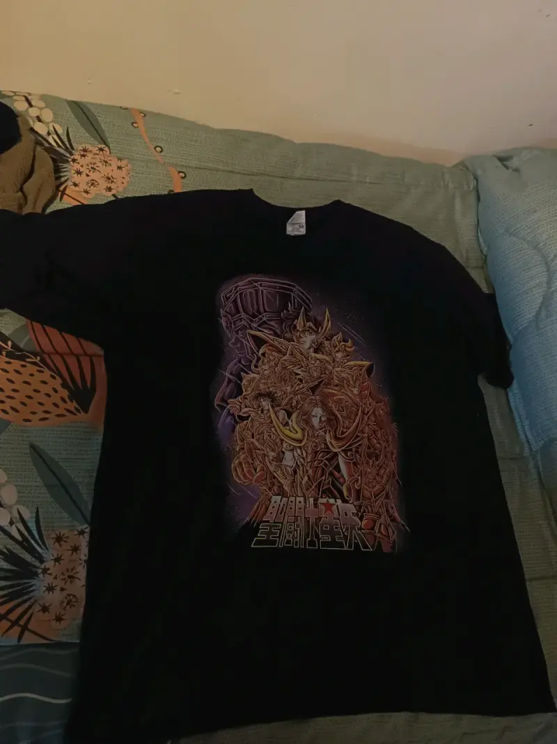 Polera negra con diseño anime - 1