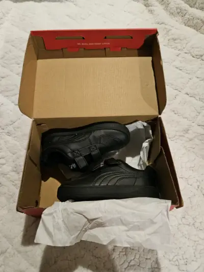 Zapatillas negras Puma para niño velcro doble - miniatura 2