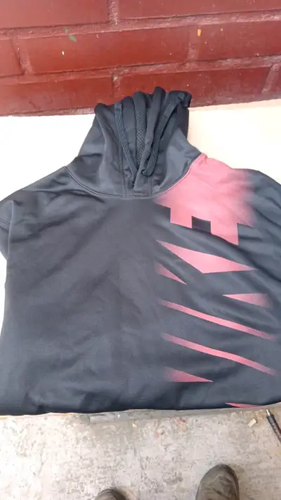 Polerón Nike Deportivo negro y rojo - miniatura 1