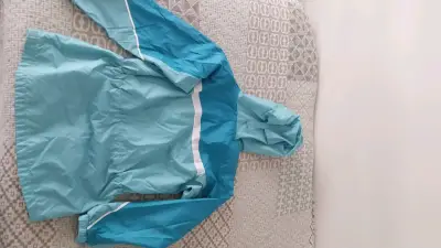 Chaqueta Columbia celeste con capucha - miniatura 4
