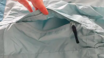 Chaqueta Columbia celeste con capucha - miniatura 6