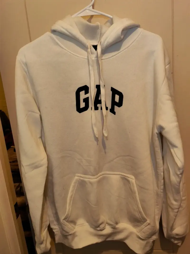 Polerón blanco con capucha GAP