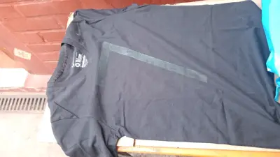 Polera negra gráfica Nike original nueva - miniatura 1