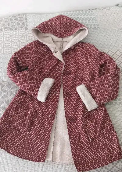 Abrigo Sybilla con capucha rojo tejido - miniatura 1