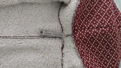 Abrigo Sybilla con capucha rojo tejido - miniatura 4