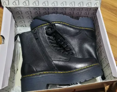 Botas negras de cuero - miniatura 1