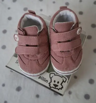 Zapatitos rosados de bebé - miniatura 2