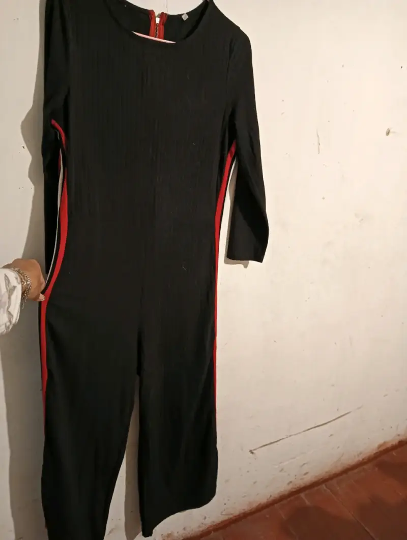 Enterito negro con rayas rojas - 2