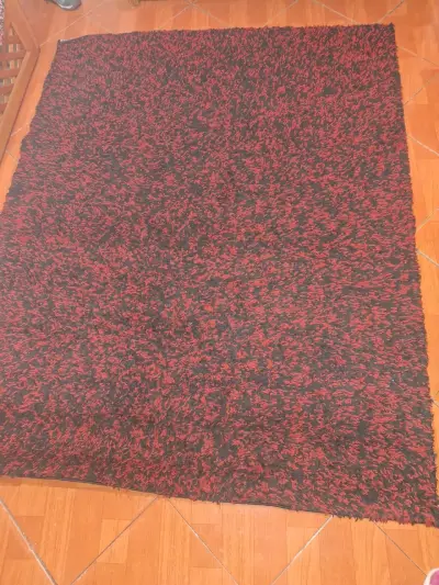 Alfombra roja y negra - miniatura 2