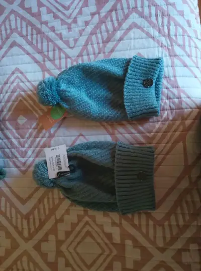 Gorros de lana con pompón Marca Maui and son - miniatura 3