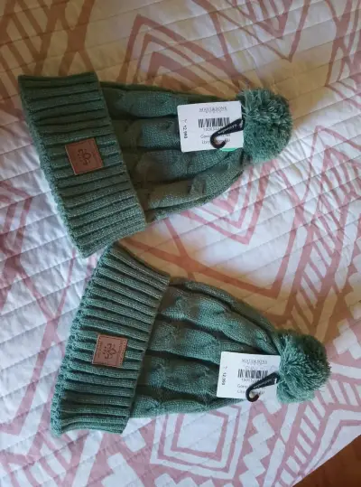 Gorros de lana con pompón Marca Maui and son - miniatura 4