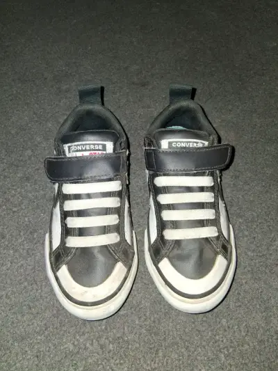 Zapatillas infantiles blanco y negro converse - miniatura 2