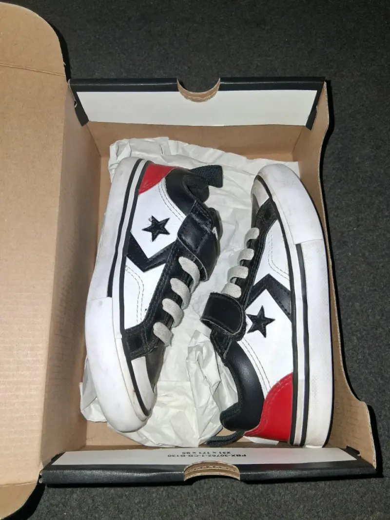 Zapatillas infantiles blanco y negro converse - 4