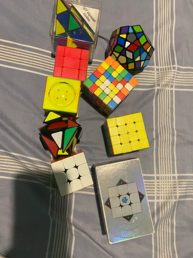 Conjunto de cubos Rubik variados
