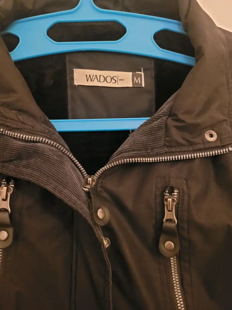 Parka negra de Wados - 2
