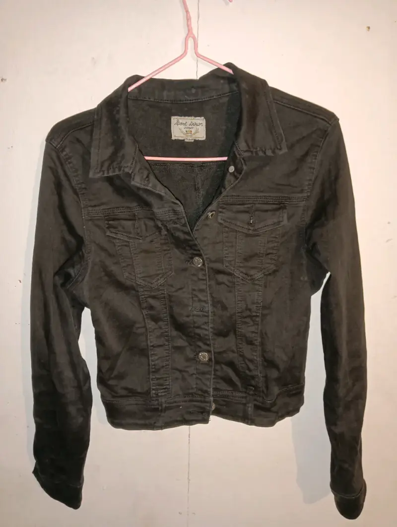 Chaqueta de mezclilla negra