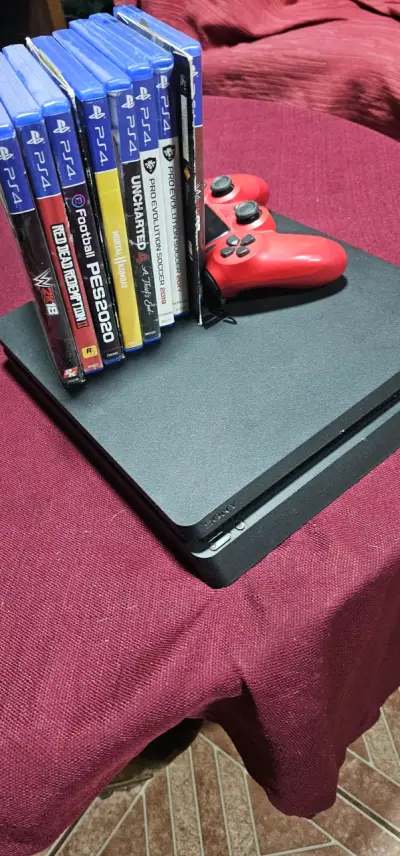 Consola PlayStation negra con control - miniatura 3