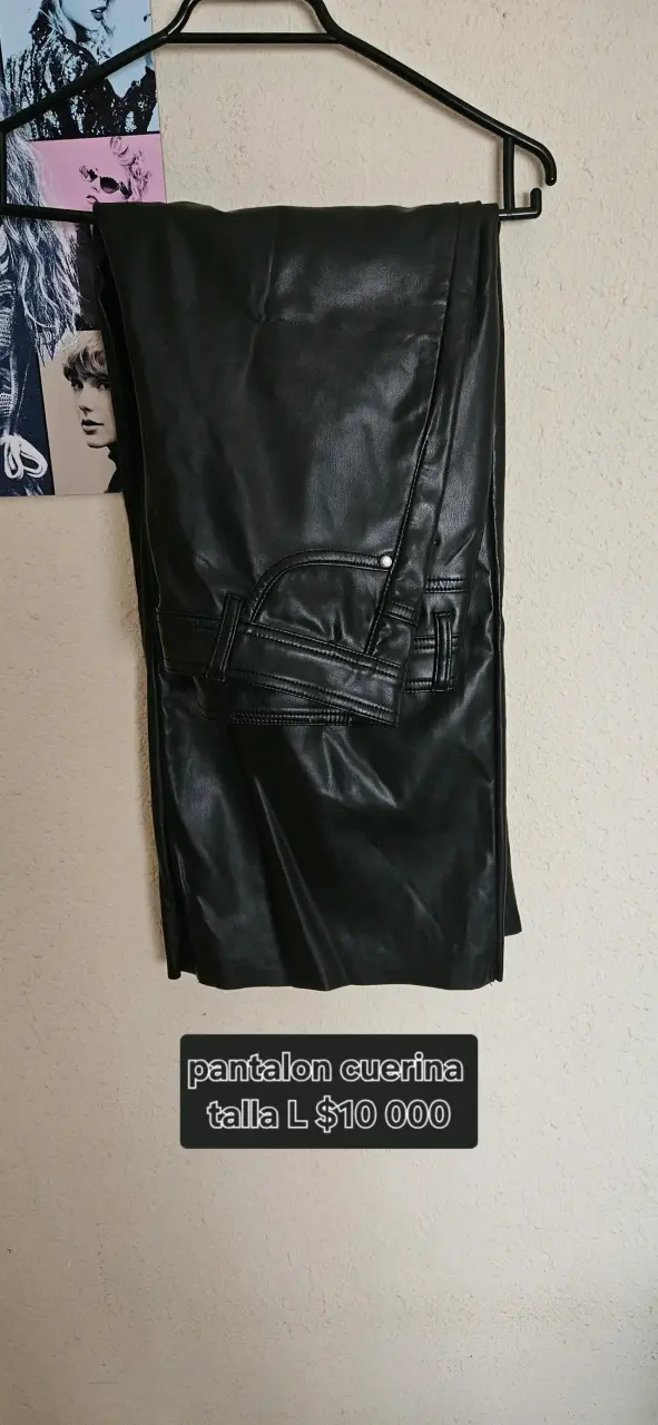 Pantalón de cuerina negro
