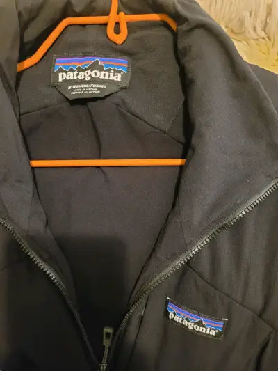 Chaqueta negra outdoor Patagonia - miniatura 3