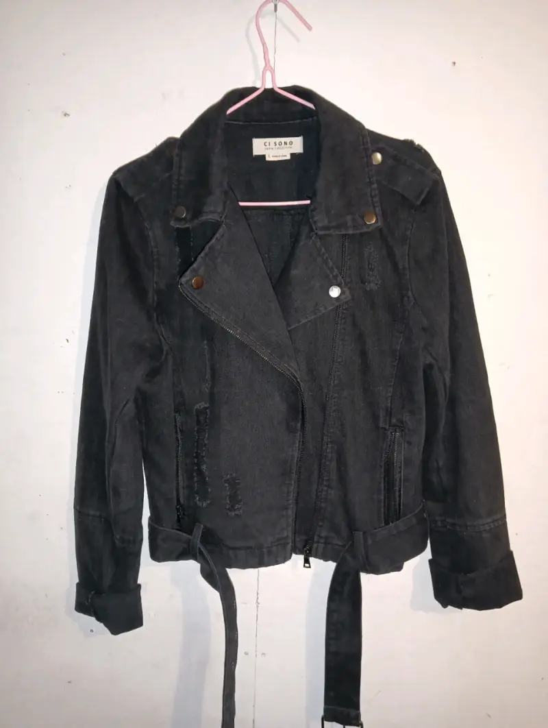 Chaqueta negra de mezclilla - 1