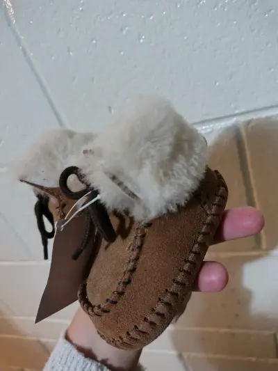 Botitas de cuero para bebé - miniatura 1