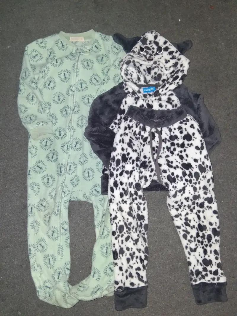 Pack pijamas de niño estampados. Talla 2-3. - 1