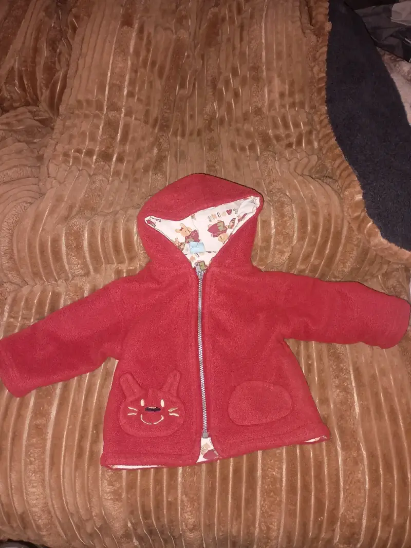 Abrigo rojo bebé con capucha - 1