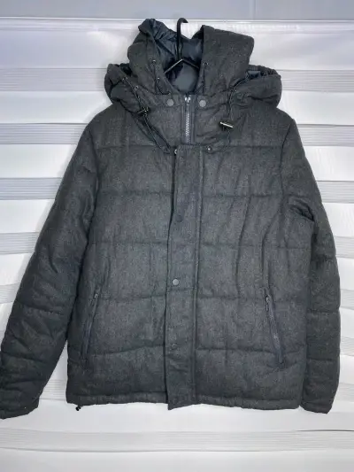 Chaqueta acolchada gris con capucha - miniatura 1
