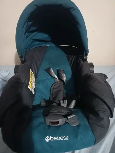 Silla de auto Bebesit negra y azul - miniatura 1