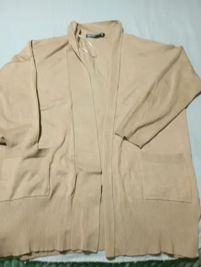 Cardigan beige con bolsillos - miniatura 1