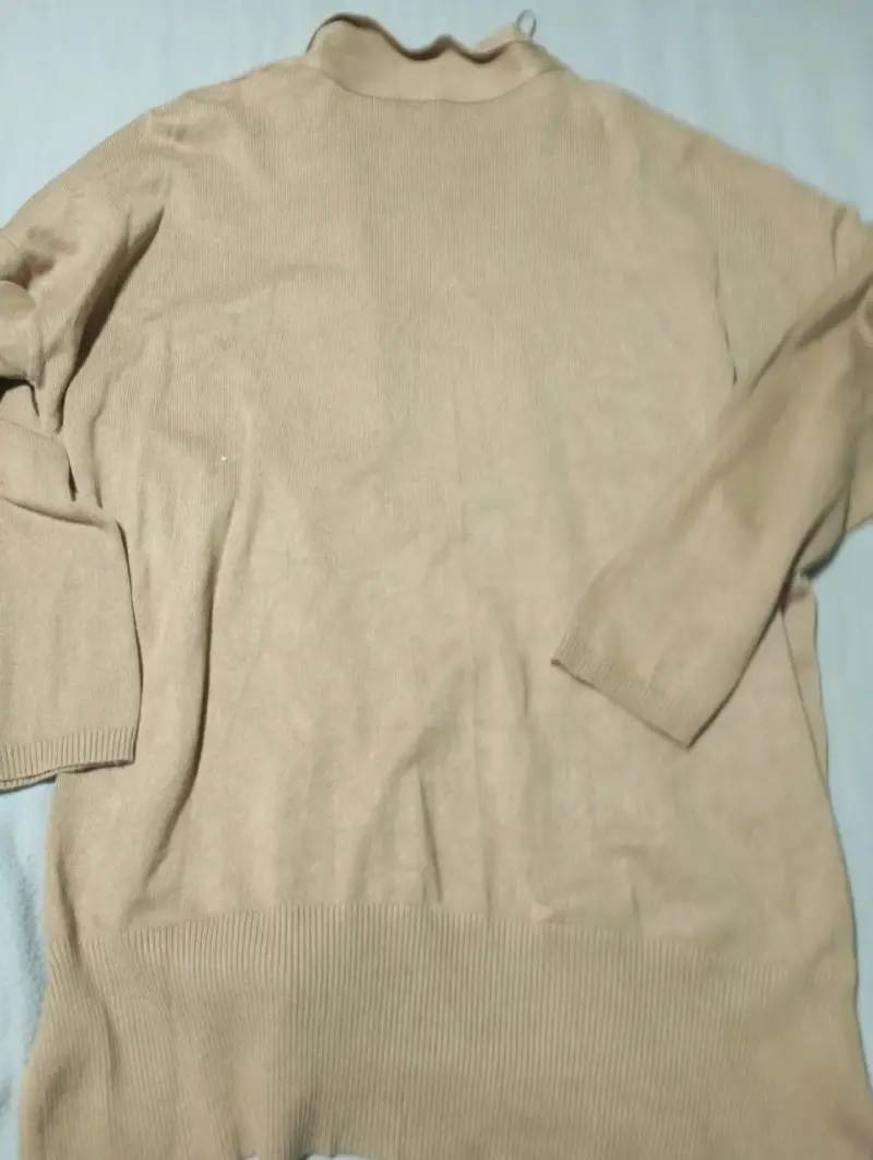 Cardigan beige con bolsillos - 2