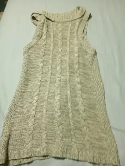 Chaqueta tejida sin mangas beige - miniatura 2