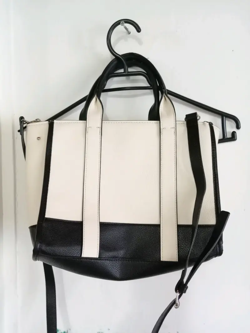 Bolso bicolor blanco y negro - 1