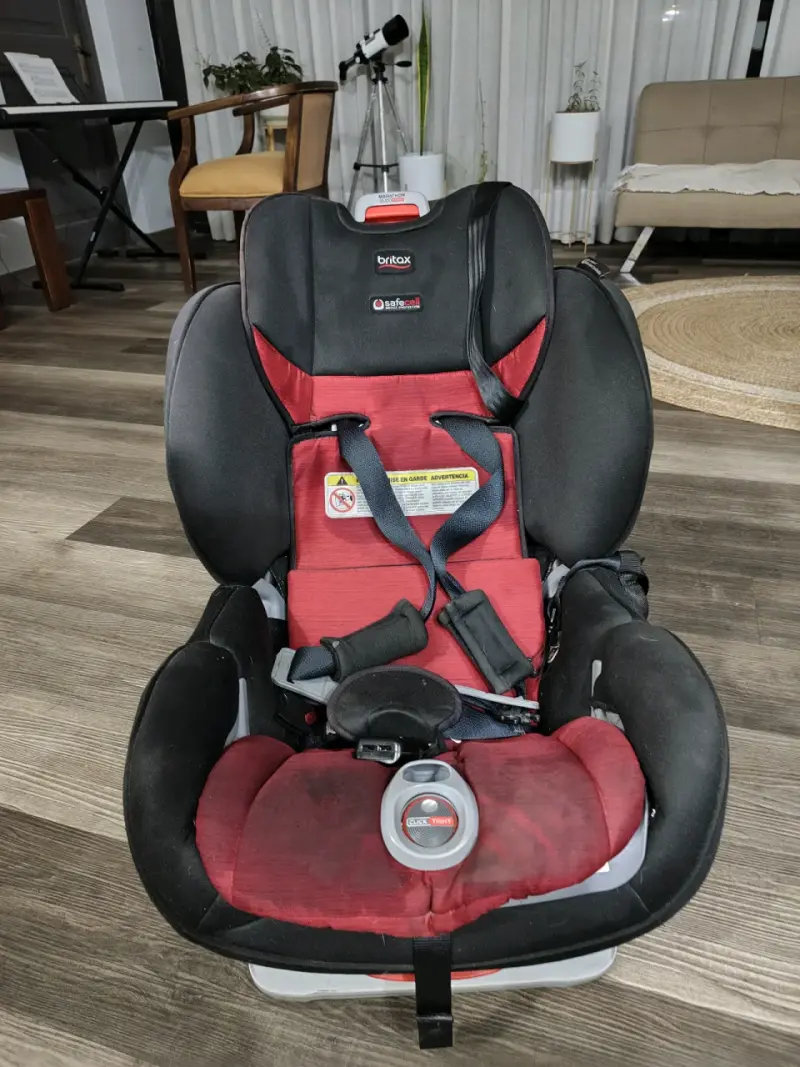 Silla de auto gris y negro - 3
