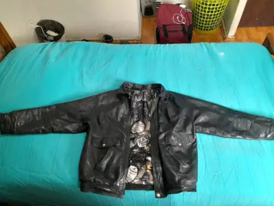Chaqueta de cuero negra - miniatura 1