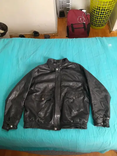 Chaqueta de cuero negra - miniatura 2