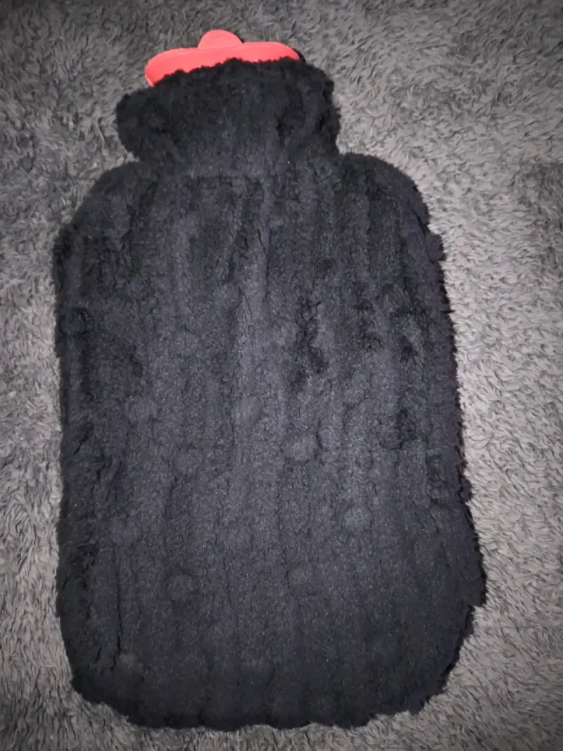 Bolsa de agua caliente con funda negra - 1