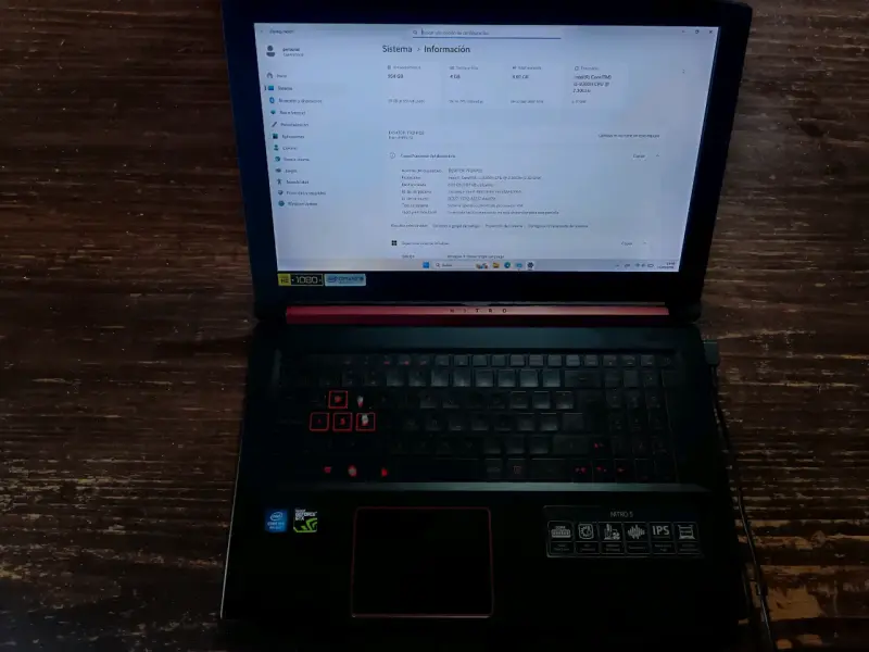 Laptop Acer negra con cargador - 2