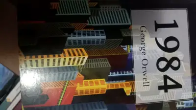 Libro 1984 de George Orwell - miniatura 1