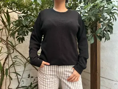 polera negra de mujer - miniatura 1