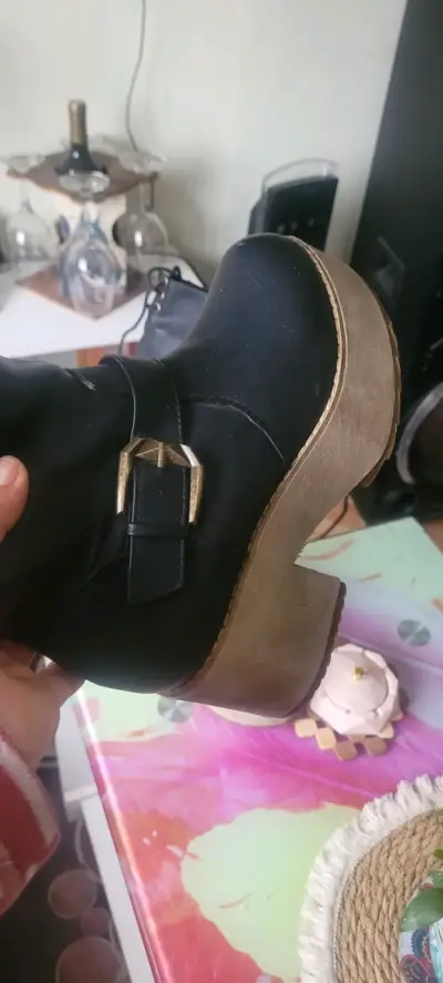 Botas negras de plataforma - miniatura 2